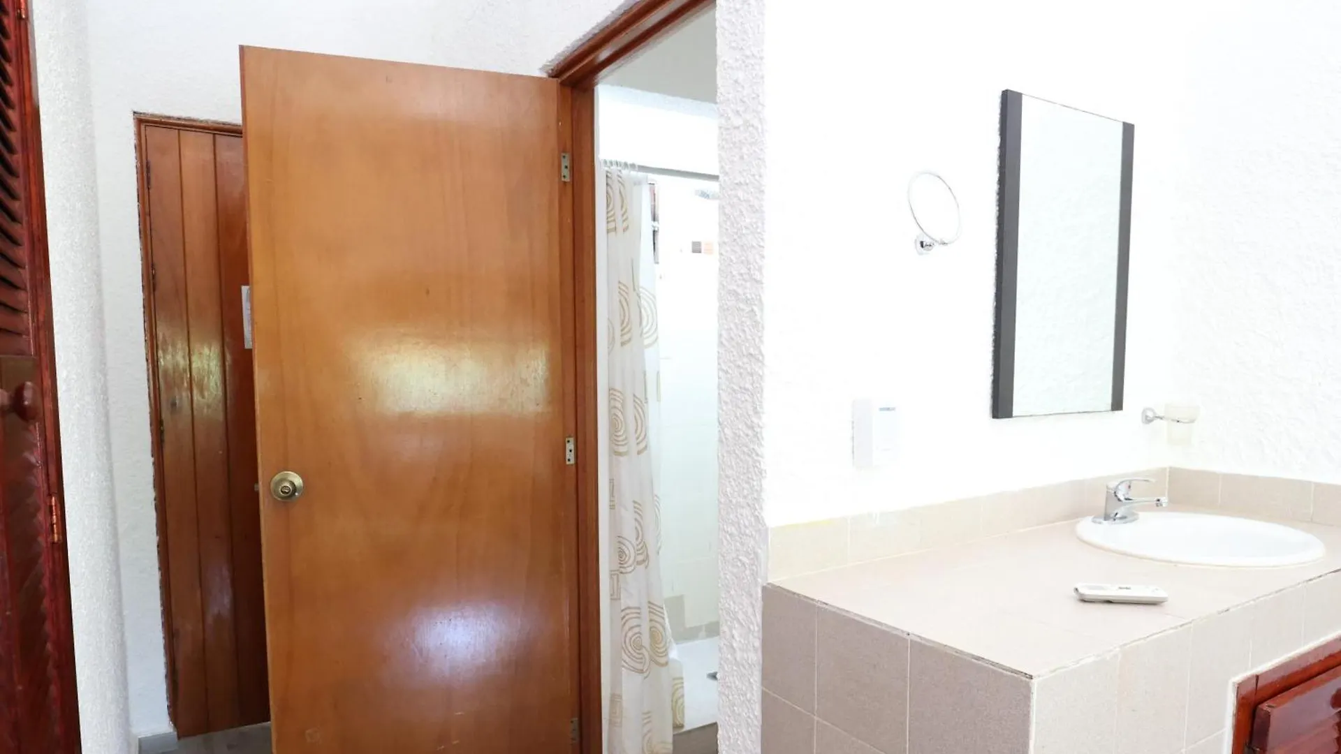 ***  Hotel Bosque Caribe, 5Th Av. Zone Playa del Carmen Mexico